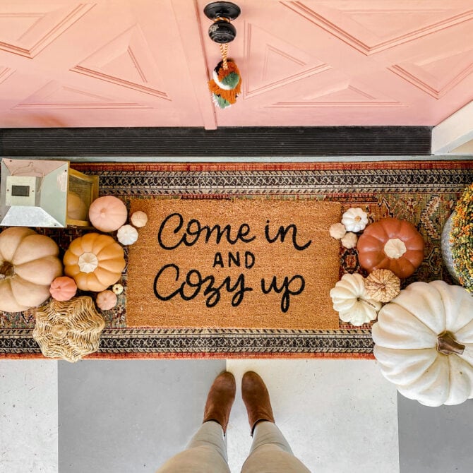 Easy and affordable fall decorating ideas, SO pretty! Love this doormat from Target "Come In and Cozy Up!"
