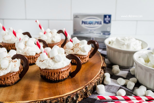 Chocolate cheesecake mini recipe. Love this easy to make hot cocoa cheesecake minis recipe with oreos and cream cheese, yum!