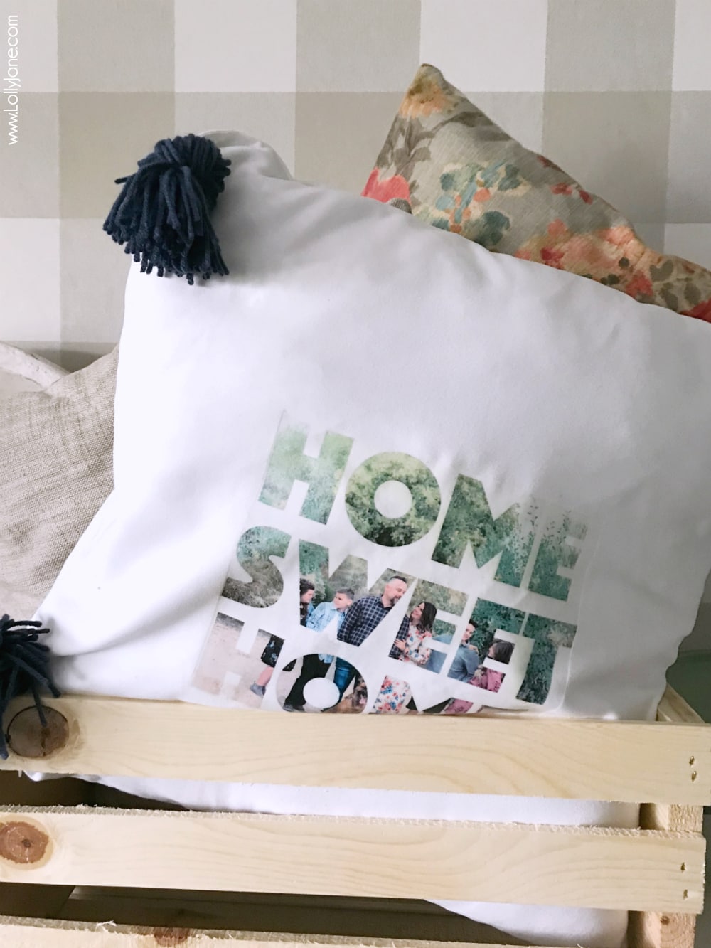 Use ANY photo to turn into photo text then make it into a pillow... love these tassels! Easiest tutorial ever and such a unique and cute gift for ANY occasion!