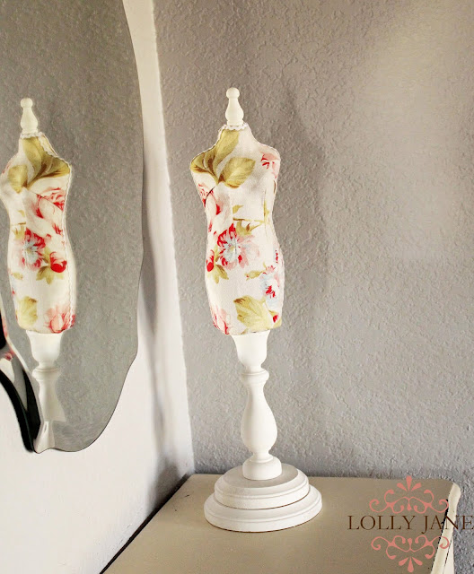 Dress form jewelry stand