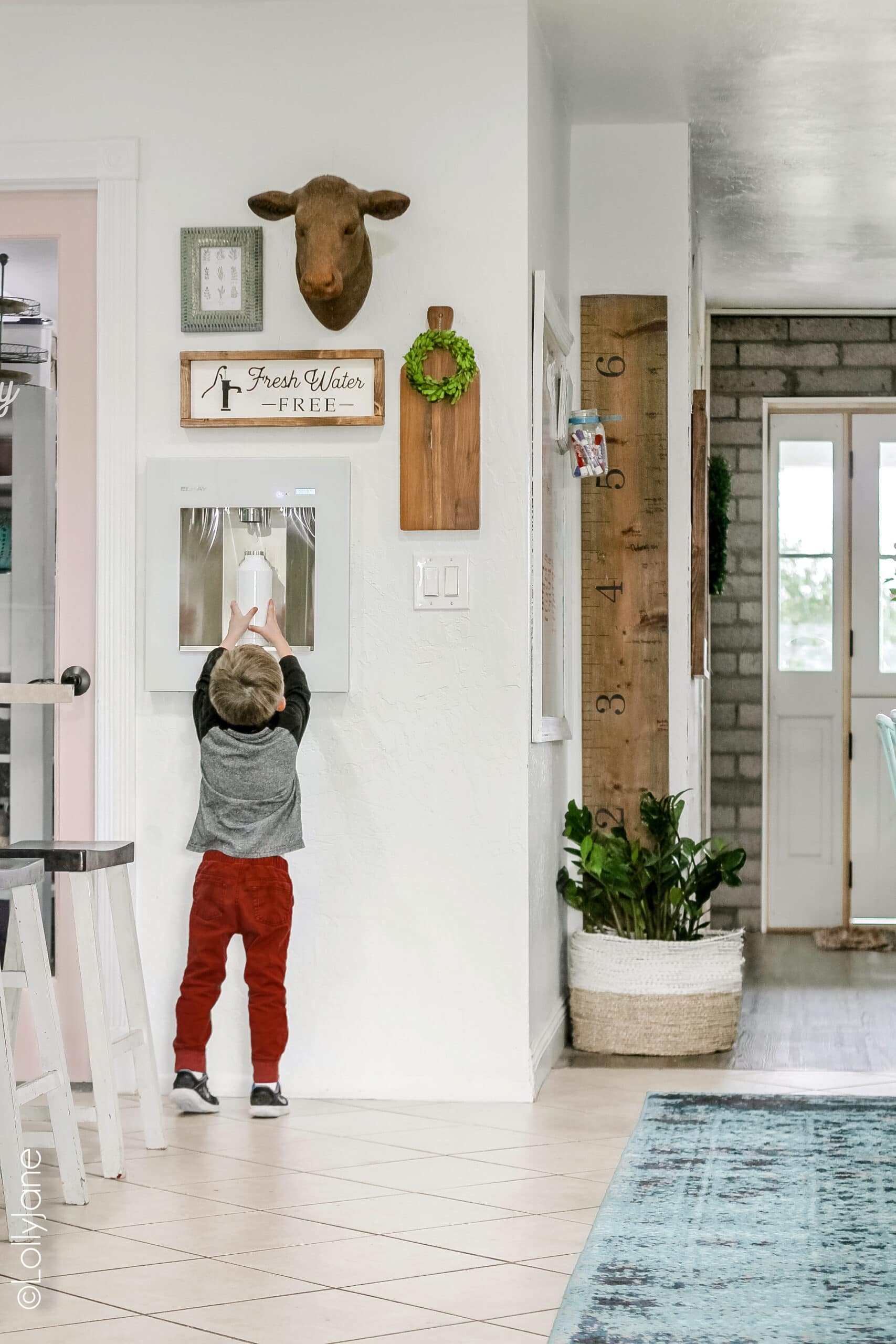 Your Kitchen Needs this Built-In Wall Water Dispenser