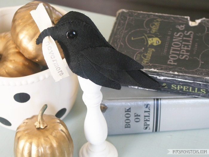 Poe-Inspired Raven Halloween Decor. Easy raven felt Halloween craft. Love this simple Halloween decor project!