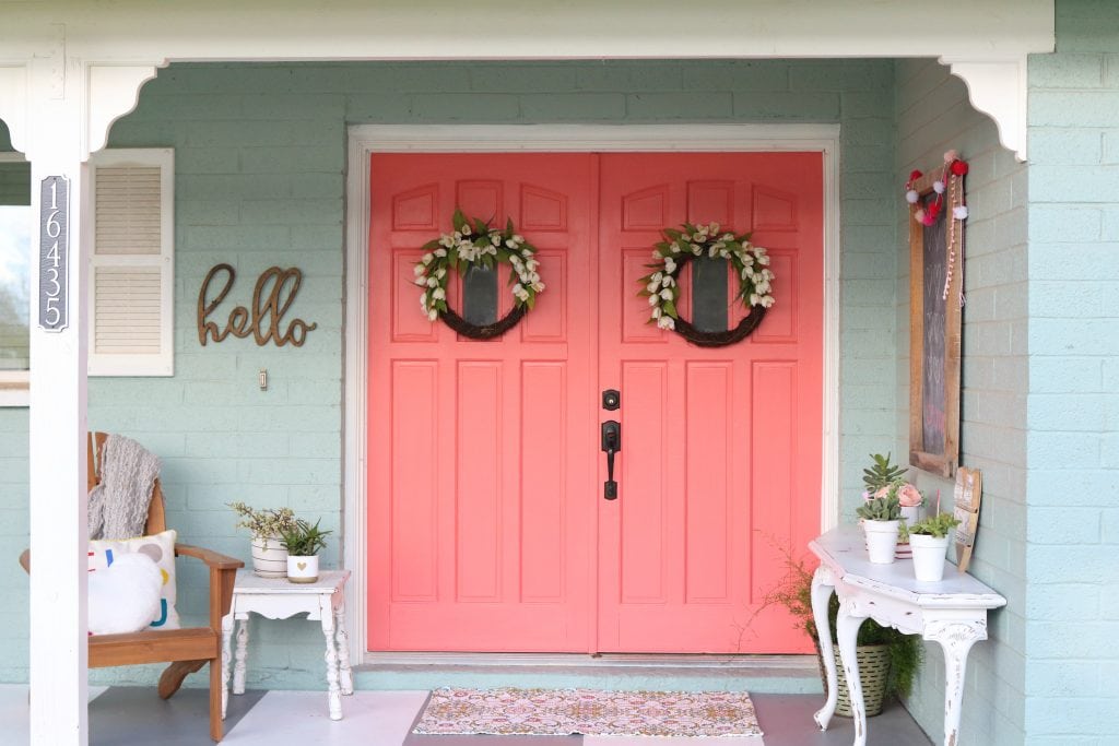 Loving these bright painted coral front doors! So easy to make a statement with bold front door paint choices using @decoart's Curb Appeal paint. Such cheery front doors on a colorful porch. Cute outdoor decor ideas!