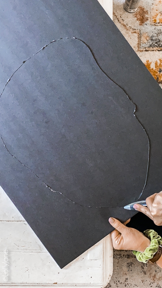 See how EASY it is to make a DIY Big Head cutout with these simple steps. Soooo cute!